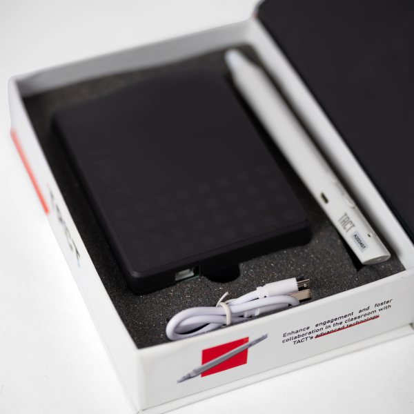 جهاز تاكت يحول أى شاشة أو مساحة عرض بروجيكتور كالحائط او السبورة البيضاء إلى سطح تفاعلى بإستخدام القلم المرفق